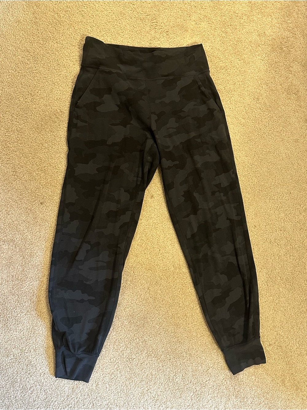 Lululemon align high rise Camo Jogger Bottoms - size 8